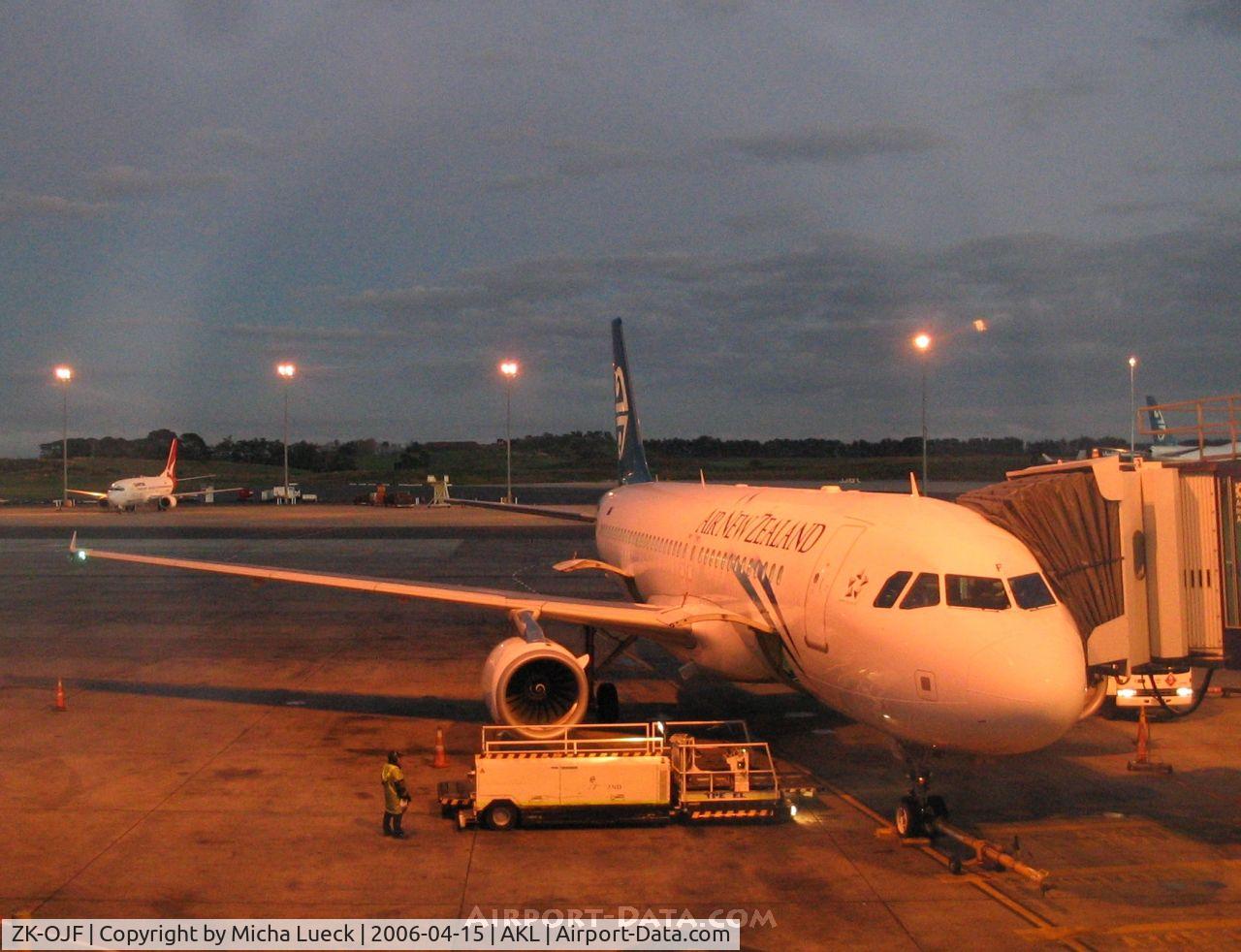 ZK-OJF, 2003 Airbus A320-232 C/N 2153, Early morning in Auckland