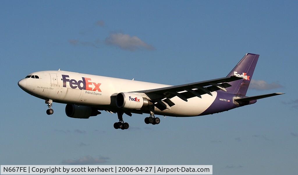 N667FE, 1996 Airbus A300F4-605R C/N 771, landing 04