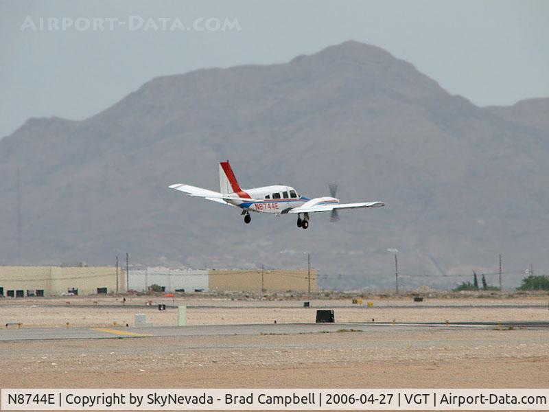N8744E, 1976 Piper PA-34-200T C/N 34-7670177, Privately Owned / 1976 Piper PA-34-200T