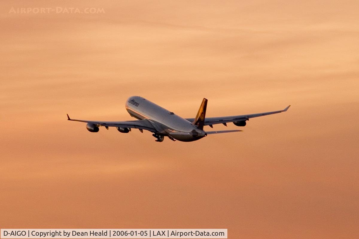 D-AIGO, 1998 Airbus A340-313X C/N 233, Lufthansa D-AIGO (A340-300) climbing out from LAX RWY 25R as FLT 453 enroute to Munchen (EDDM), Germany.