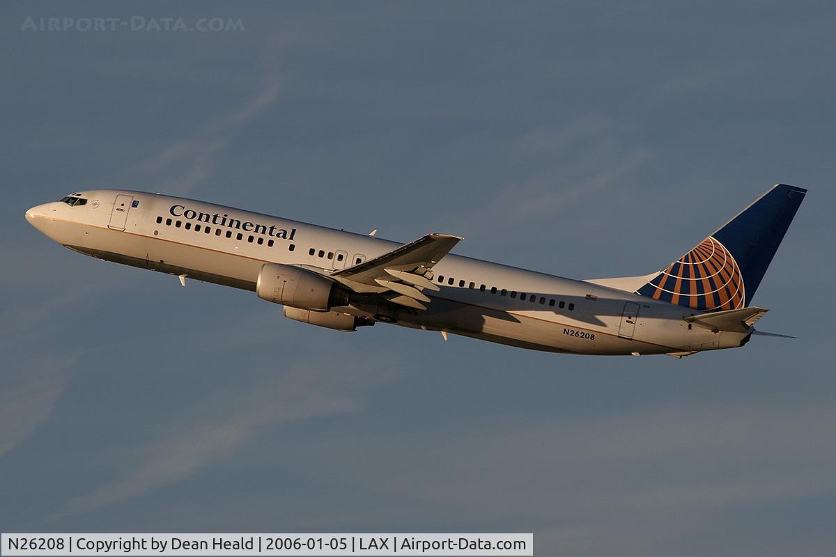N26208, 2000 Boeing 737-824 C/N 30580, Continental N26208 climbing out from LAX RWY 25R late in the afternoon.