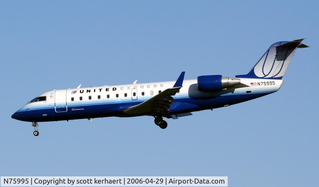 N75995, 1999 Bombardier CRJ-200ER (CL-600-2B19) C/N 7361, landing 04