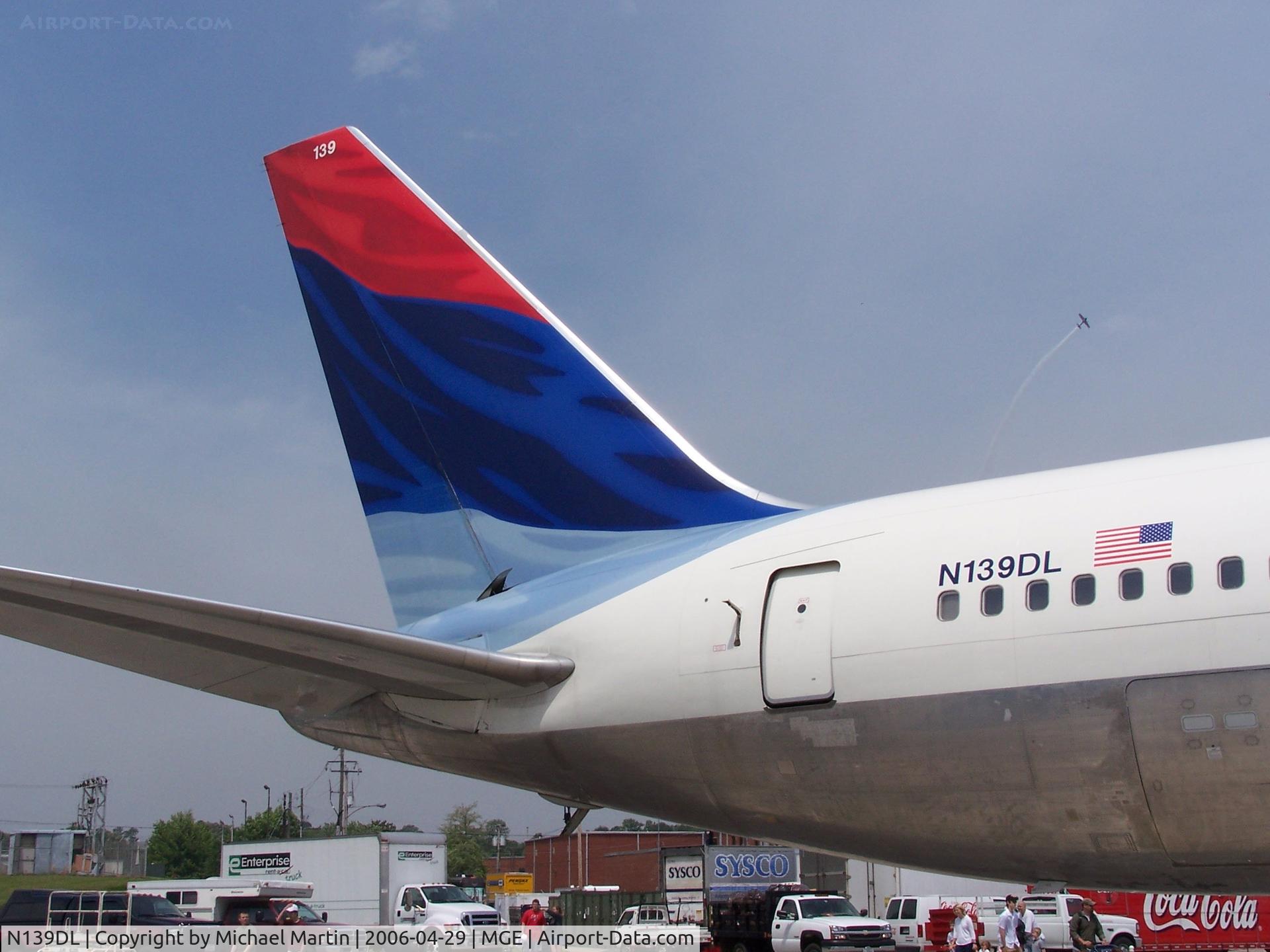 N139DL, 1992 Boeing 767-332 C/N 25984, On Display @ NAS Atlanta Air Show