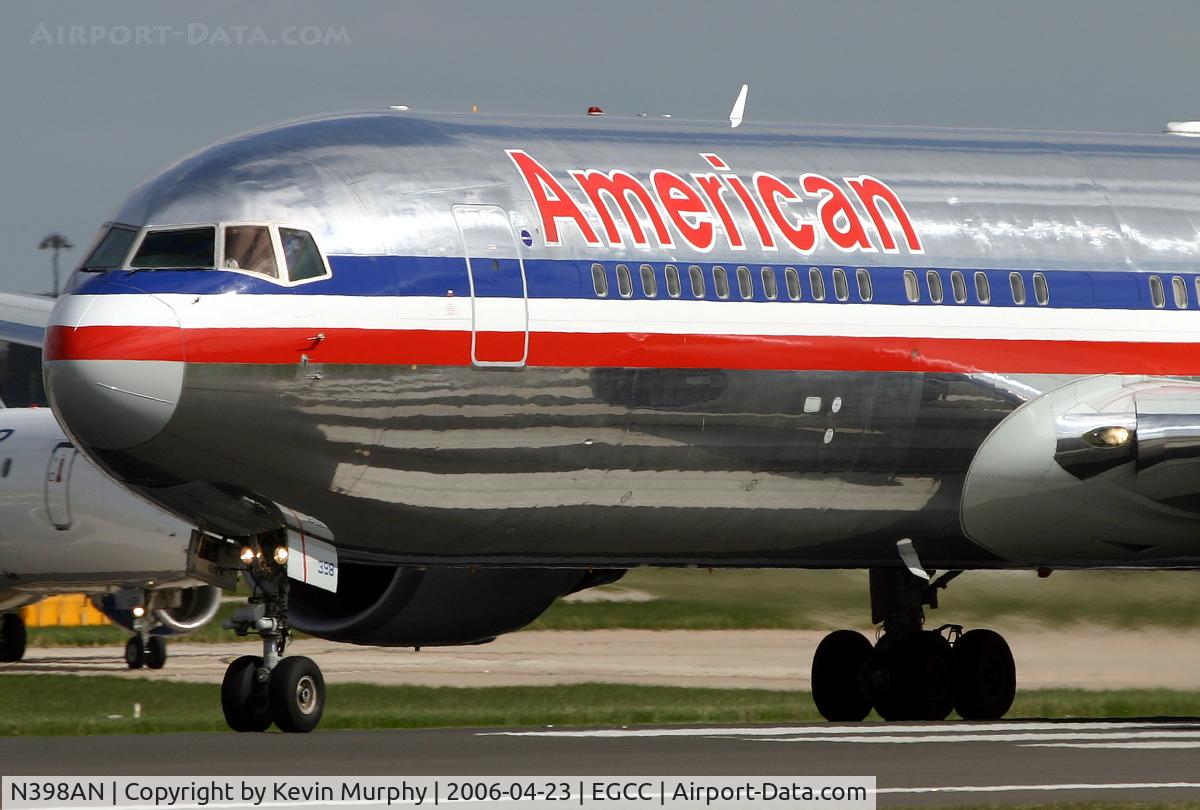 N398AN, 1999 Boeing 767-323ER C/N 29605, Nice reflections off this AA 767.