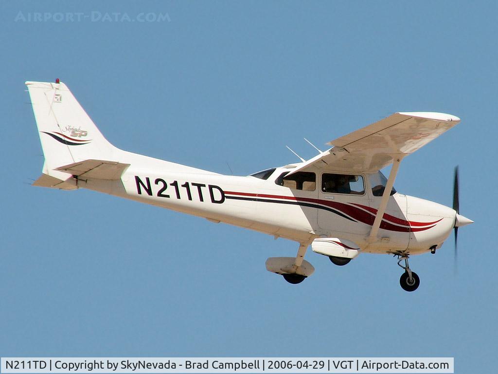 N211TD, 2000 Cessna 172S C/N 172S8524, Privately Owned / 2000 Cessna 172S