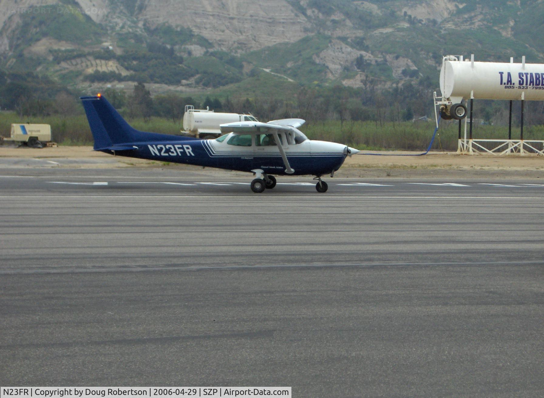 N23FR, 1982 Cessna 172P C/N 17275772, 1982 Cessna 172P, Lycoming O-320-H2AD 160 Hp, landing roll turnoff Runway 22