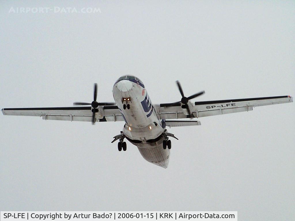 SP-LFE, 1992 ATR 72-202 C/N 328, EuroLOT - landing on rwy 25