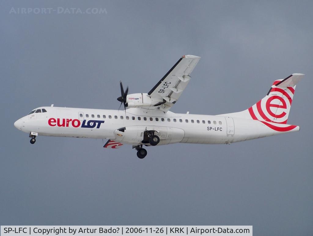 SP-LFC, 1992 ATR 72-202 C/N 272, EuroLOT - landing on rwy 25