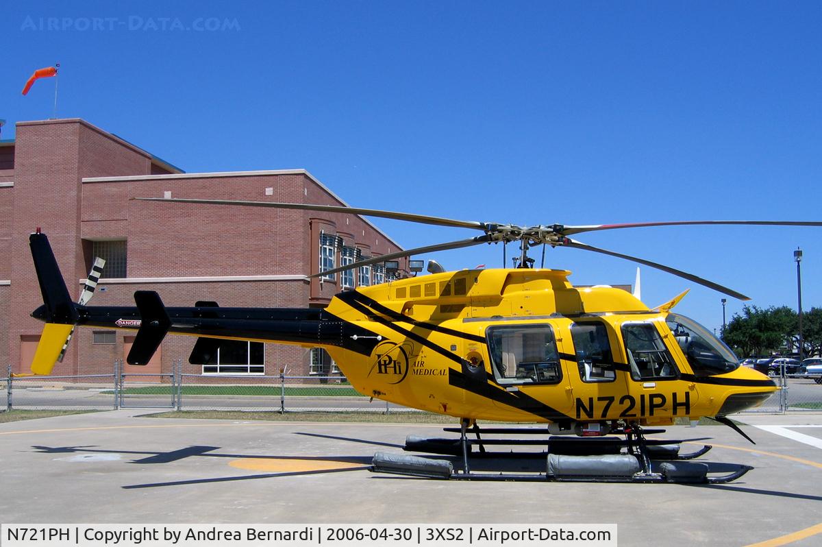 N721PH, 1998 Bell 407 C/N 53278, Resting at hospital helipad waiting for the next call