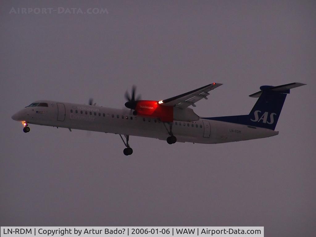 LN-RDM, 2000 De Havilland Canada DHC-8-402Q Dash 8 C/N 4033, SAS - landing in Warszawa-Okecie