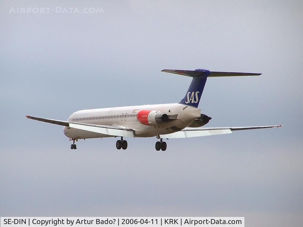 SE-DIN, 1990 McDonnell Douglas MD-82 (DC-9-82) C/N 49999, SAS - landing on rwy 25
