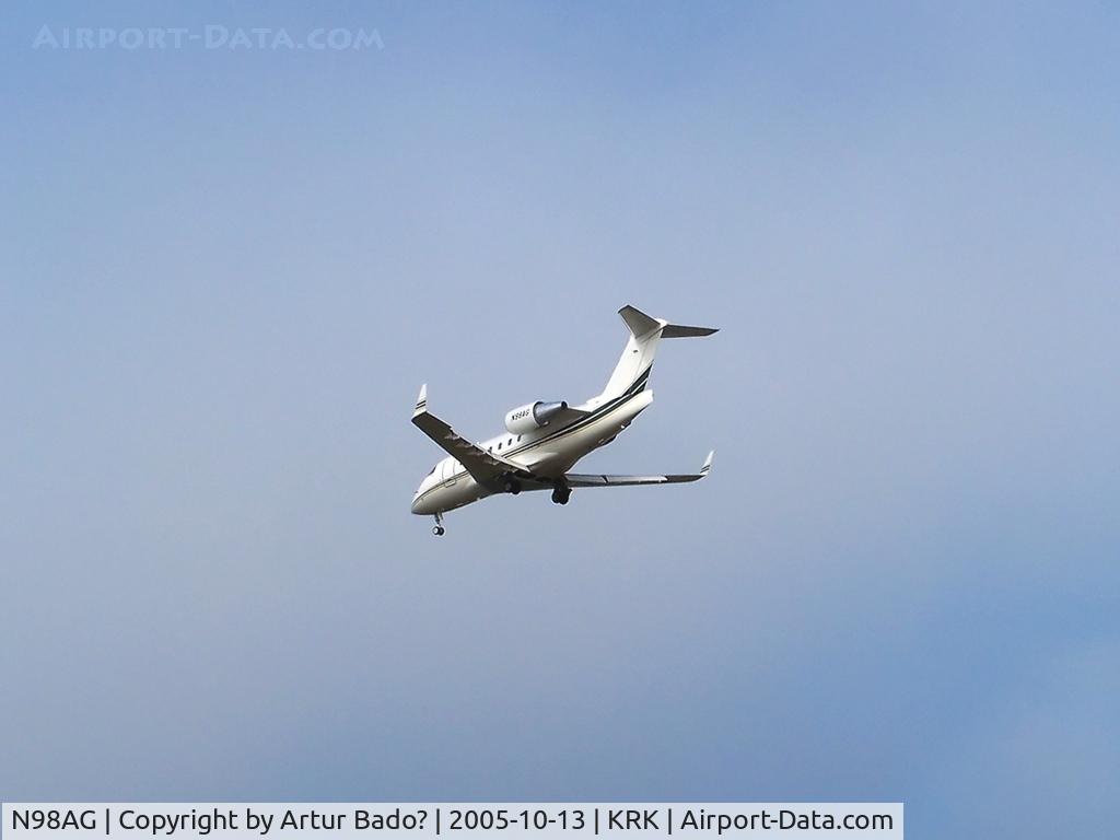 N98AG, 1999 Bombardier Challenger 604 (CL-600-2B16) C/N 5402, landing on rwy 25
