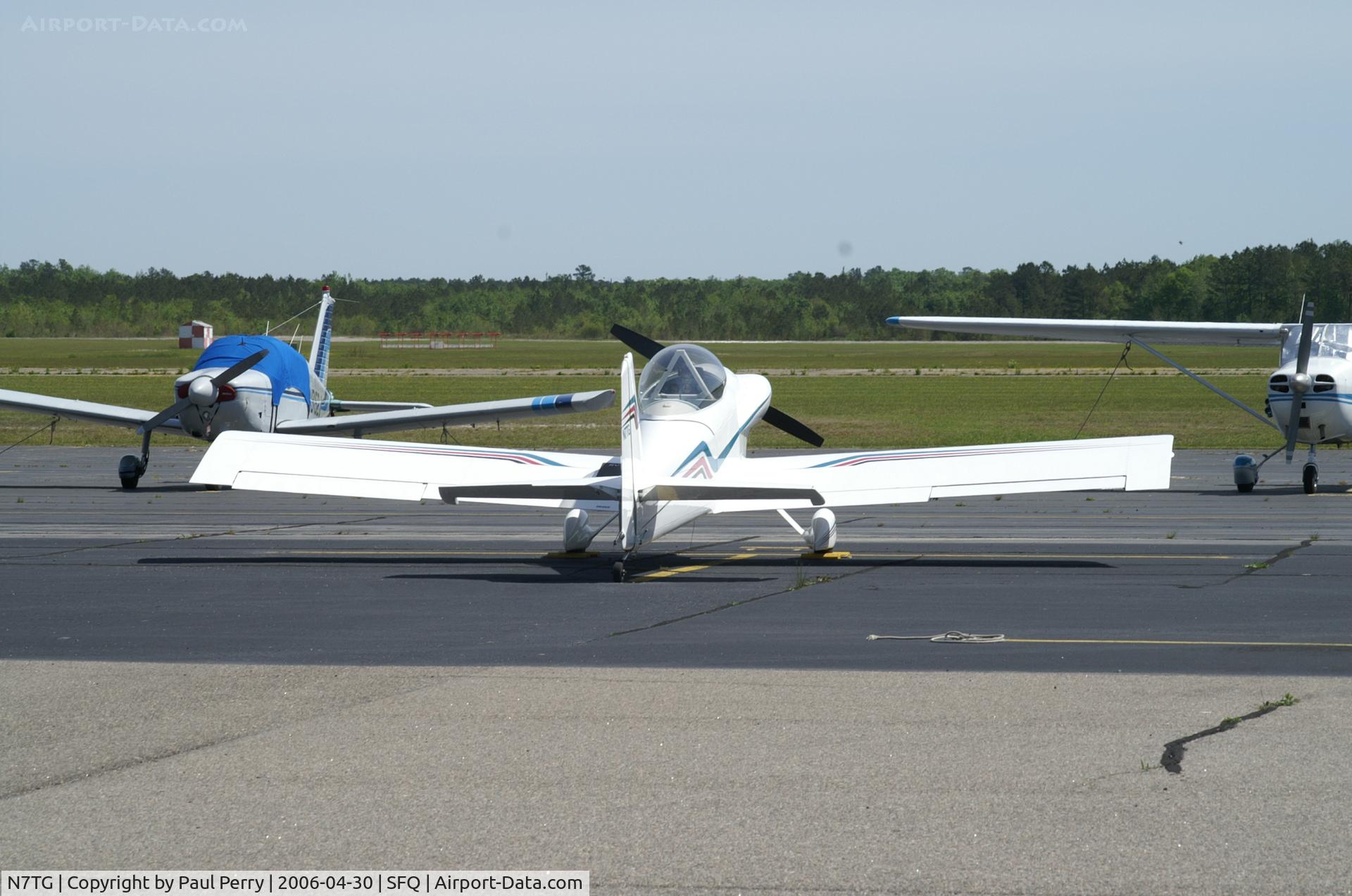 N7TG, 1996 Vans RV-4 C/N 3020, RV-4s and RV-8s all over the place