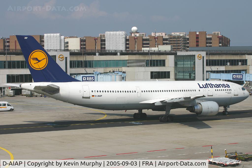 D-AIAP, 1987 Airbus A300B4-603 C/N 414, Lufthansa A300 heading for the gate in Frankfurt.