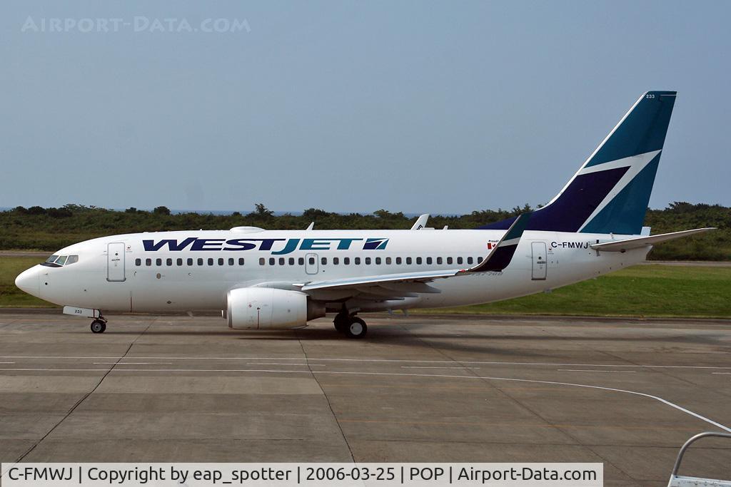 C-FMWJ, 2005 Boeing 737-7CT C/N 32771, Departing to Canada