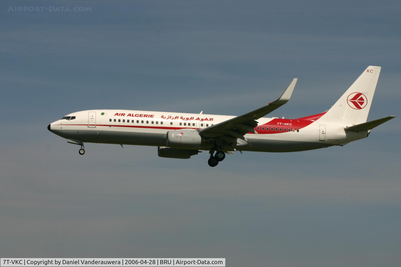 7T-VKC, 2005 Boeing 737-8D6 C/N 34166, short to land on 25L