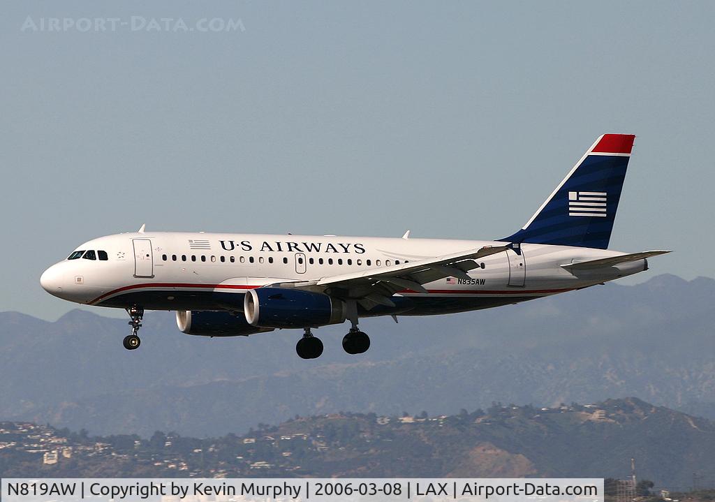 N819AW, 2000 Airbus A319-132 C/N 1395, US Air drifting into L.A.