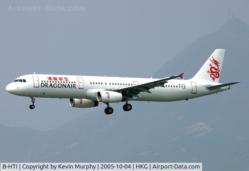 B-HTI, 2003 Airbus A321-231 C/N 2021, Dragonair drifting into Hong Kong.