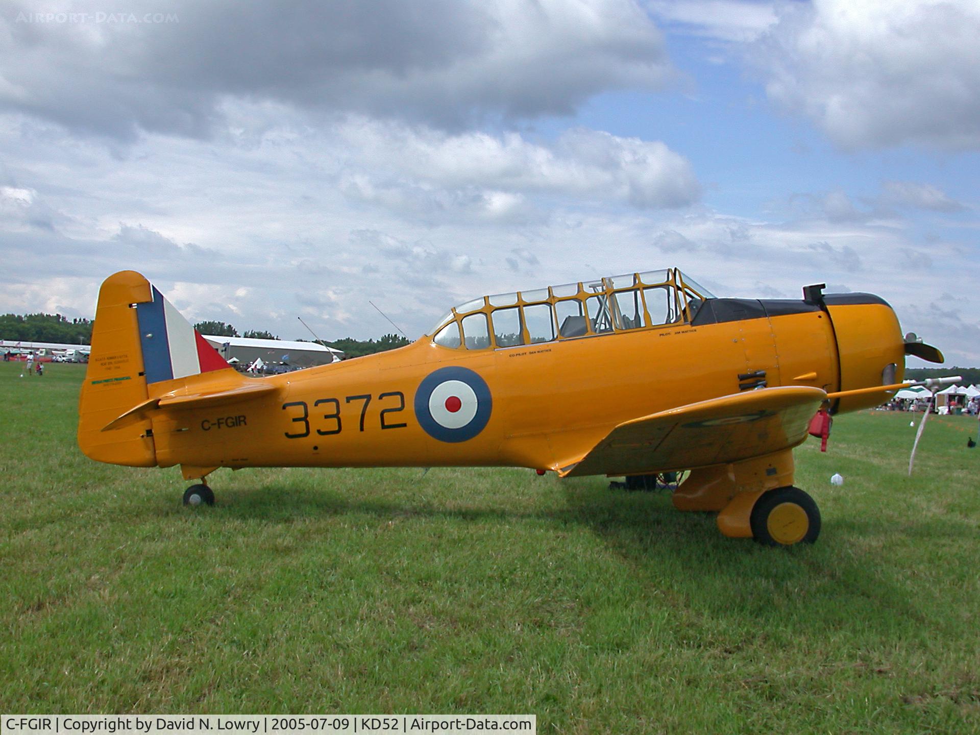 C-FGIR, 1940 North American NA-64 Yale C/N 64-2186, C-FGIR at KD52.