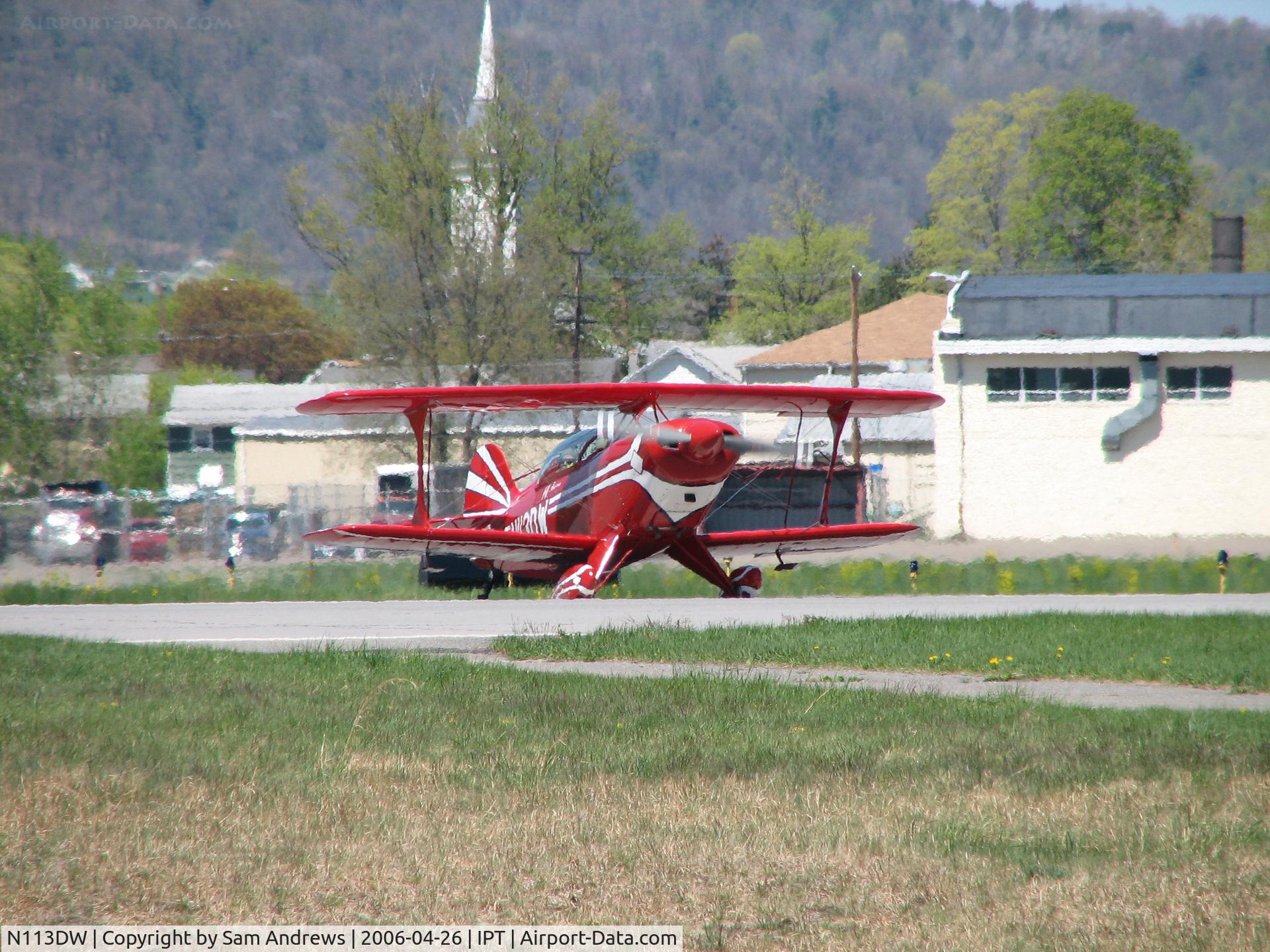 N113DW, 1986 Christen Pitts S-2B Special C/N 5103, Cleared for take off.  Looking Right to line up