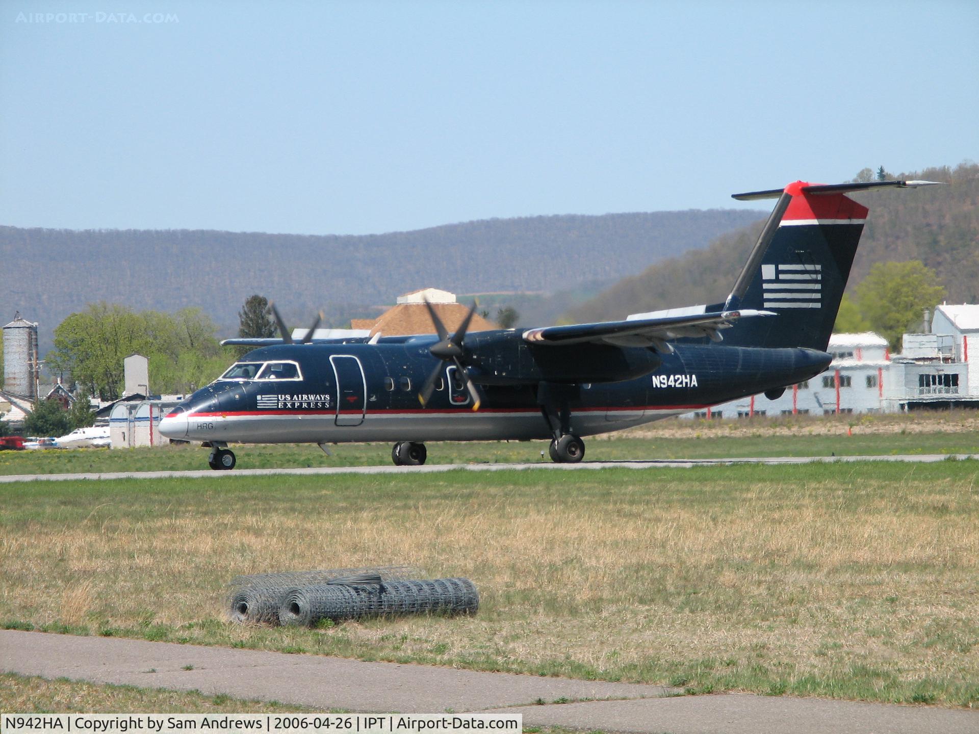N942HA, 1989 De Havilland Canada DHC-8-102 Dash 8 Dash 8 C/N 163, Coming to a stop on RWY 27