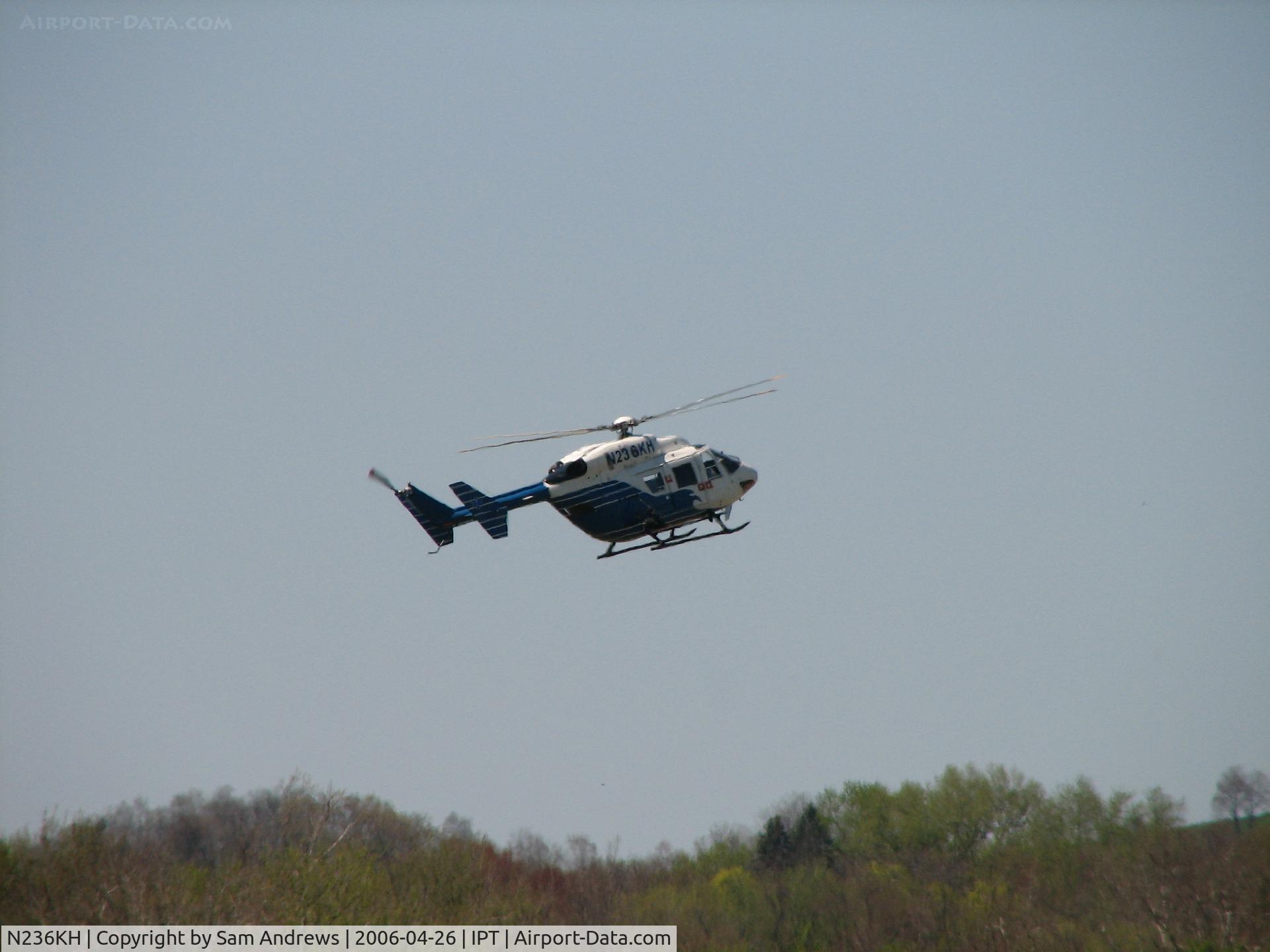 N236KH, Eurocopter-Kawasaki BK-117A-3 C/N 7059, Arriving for gas I think