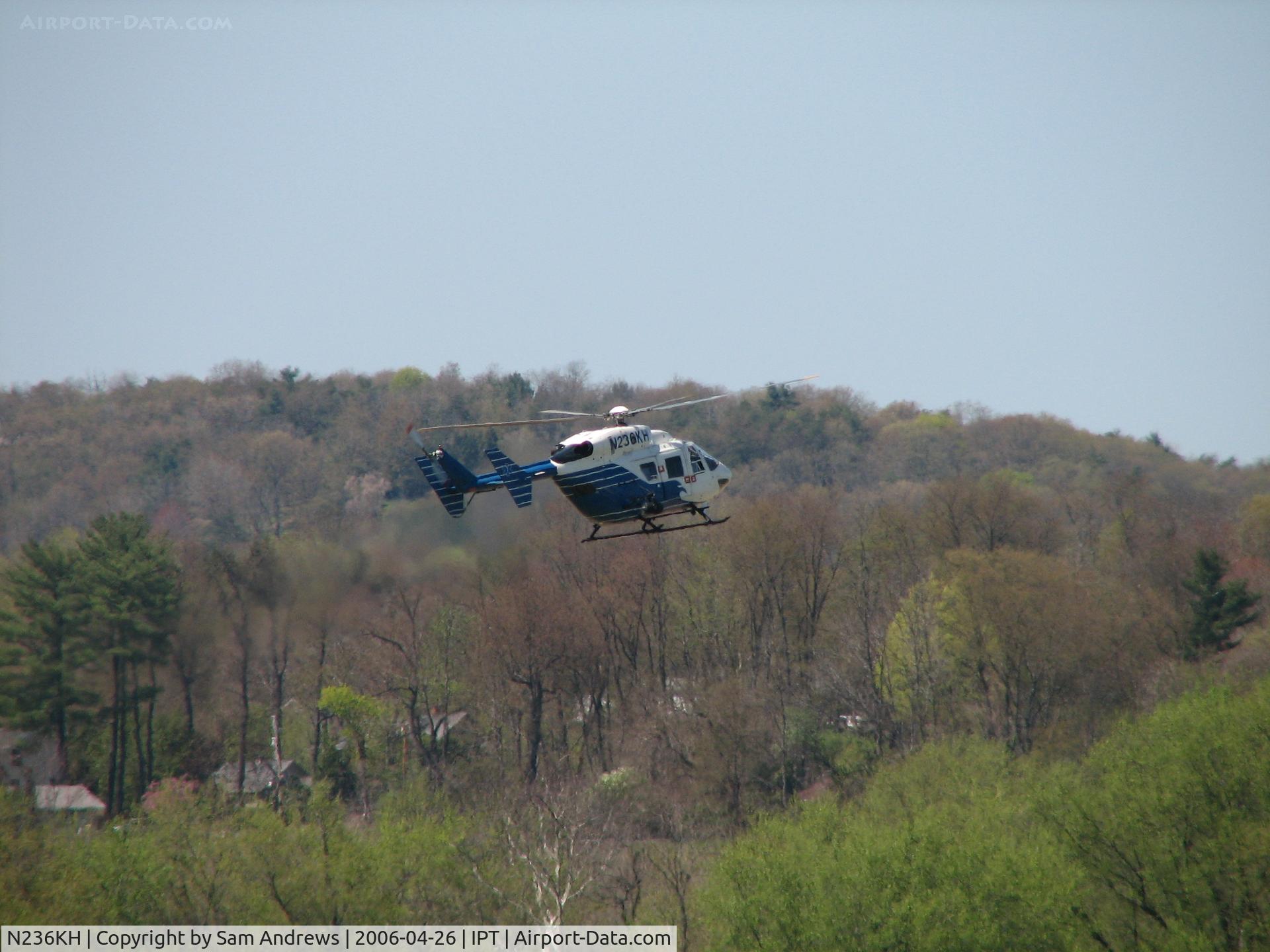 N236KH, Eurocopter-Kawasaki BK-117A-3 C/N 7059, Helo's are awesome.  They don't have to follow normal airport patterns.