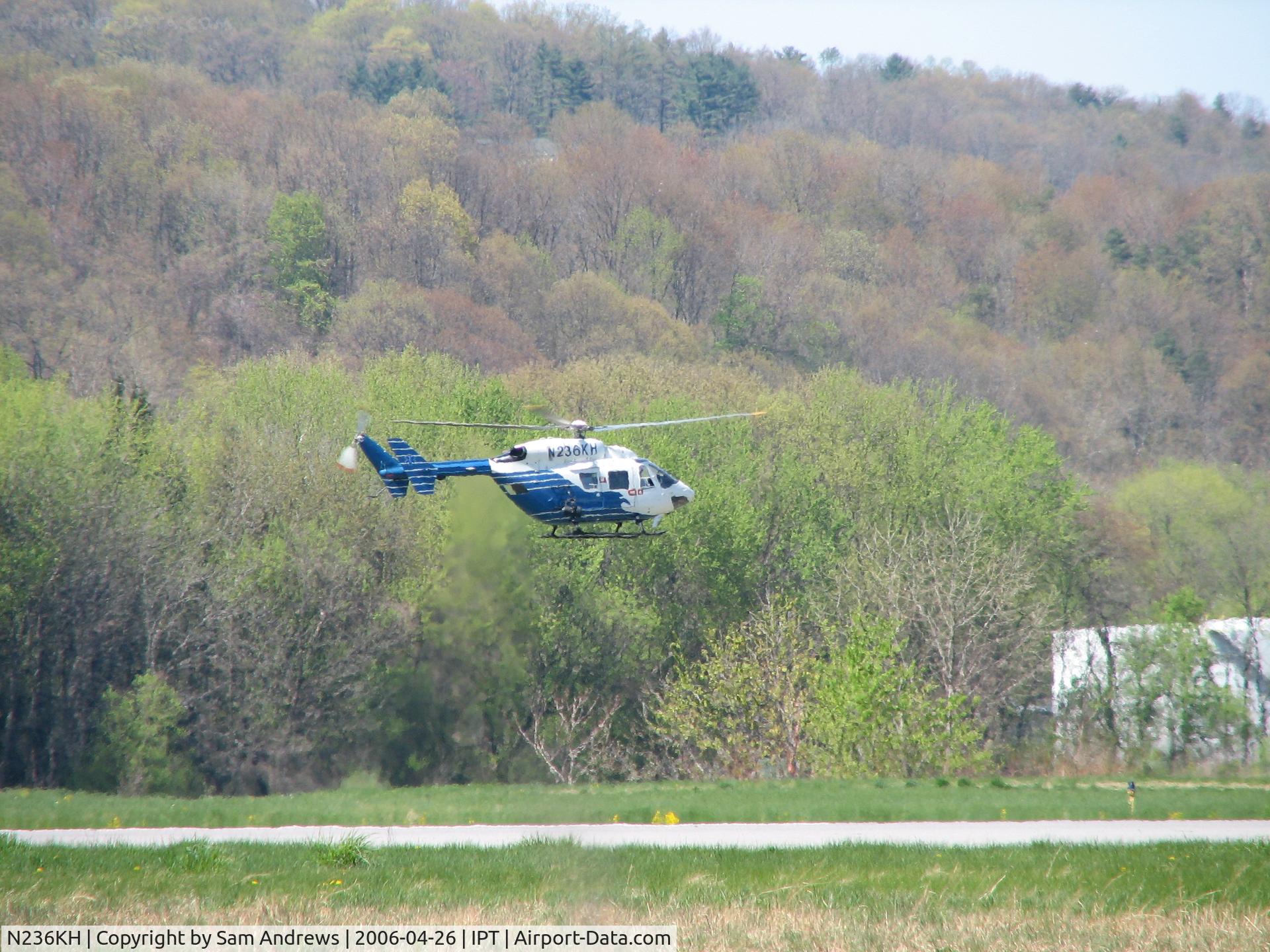N236KH, Eurocopter-Kawasaki BK-117A-3 C/N 7059, Low approach