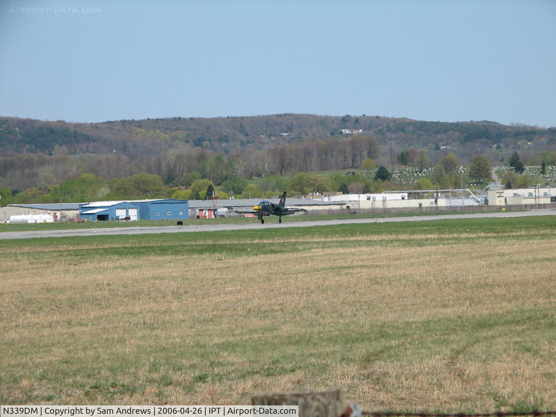 N339DM, Aero L-39C Albatros C/N 132020, Touch and goes