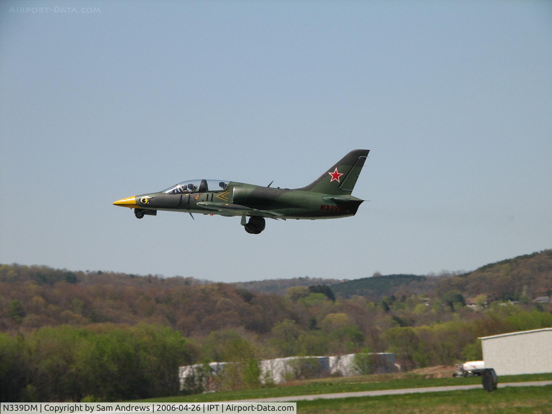 N339DM, Aero L-39C Albatros C/N 132020, Wheels going up
