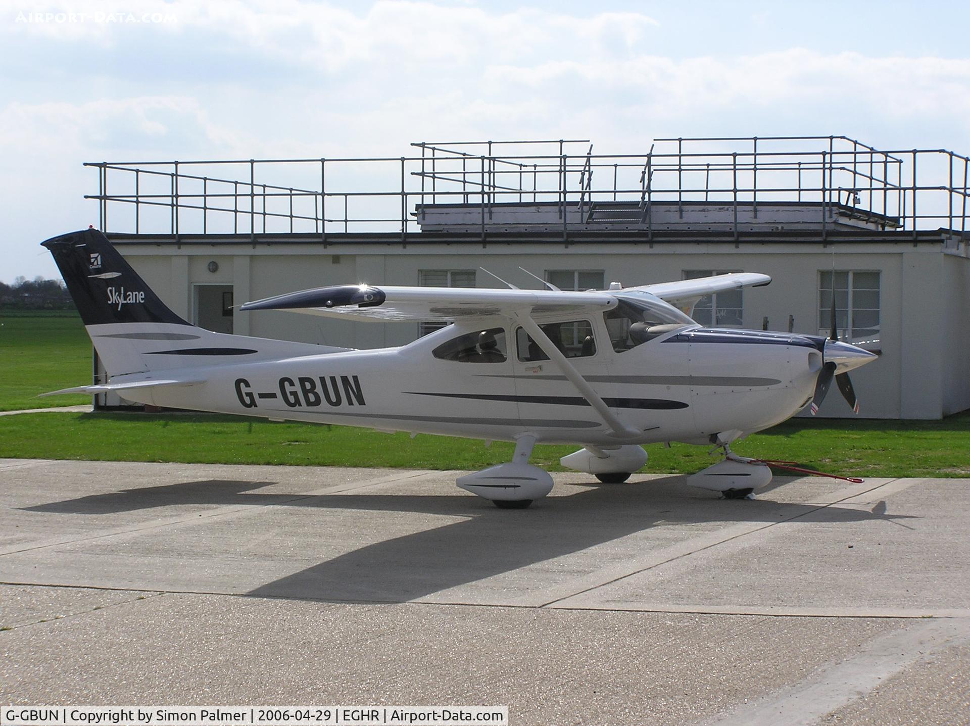 G-GBUN, 2003 Cessna 182T Skylane C/N 18281280, Cessna 182 at Goodwood