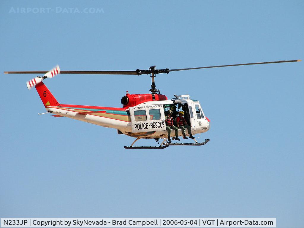 N233JP, Bell HH-1H C/N 17122, LVMPD /  Bell HH-1H - Now it looks like they're discussing if I'll be arrested or not.