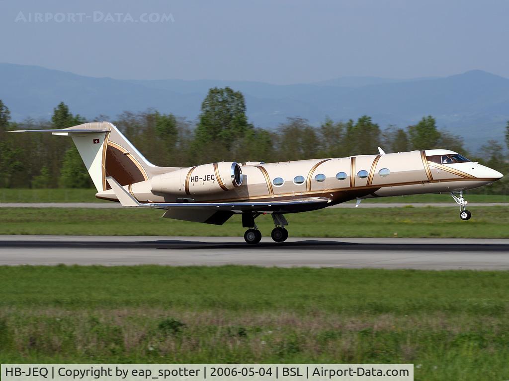 HB-JEQ, 2005 Gulfstream Aerospace GIV-X (G450) C/N 4027, Landing on runway 16 - looks like a