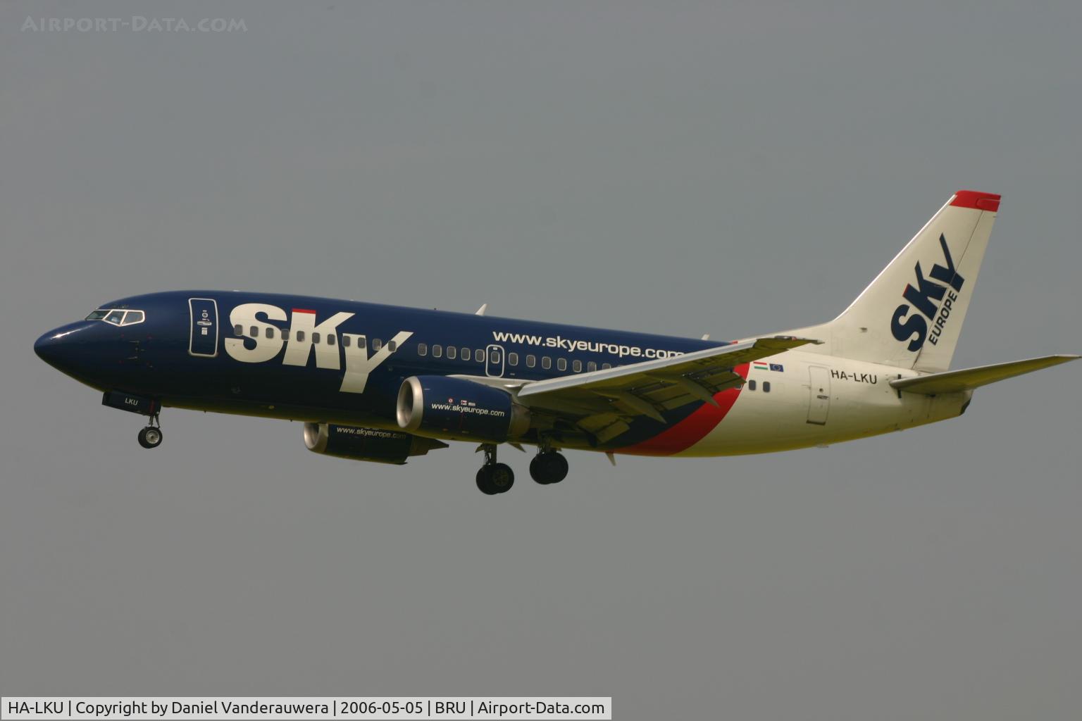 HA-LKU, 1999 Boeing 737-33V C/N 29336, short to land on rnw 25L