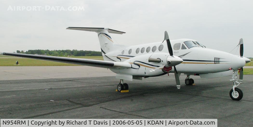 N954RM, 2002 Cessna 525A CitationJet CJ2 C/N 525A-0093, 2004 Beech Super King Air 200 in Danville Va.