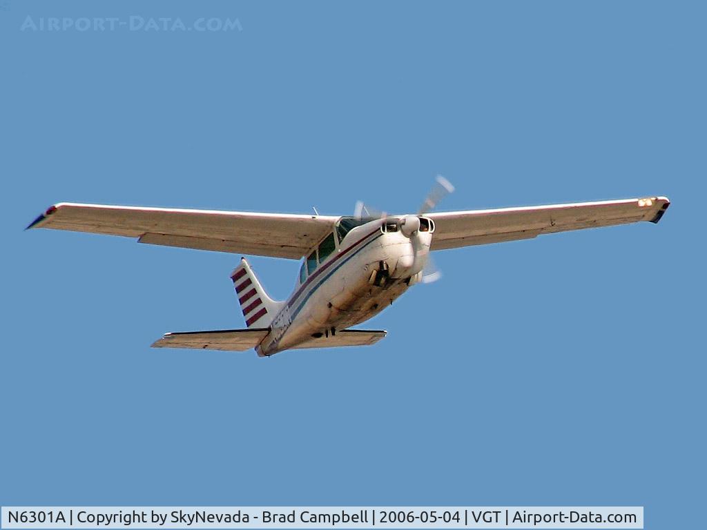 N6301A, 1956 Cessna 182 Skylane C/N 33101, Privately Owned / 1956 Cessna 182 - (Skylane) / Somebody needs to head to the shop and then the wash-bay!