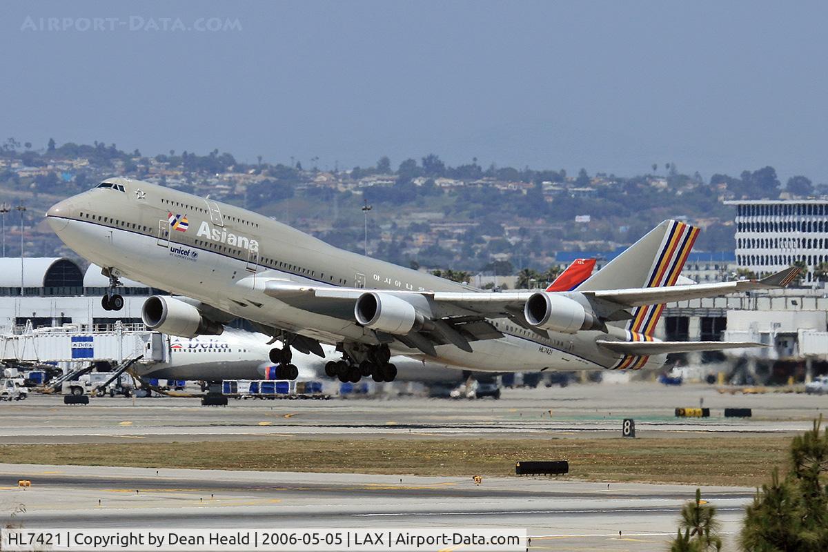 HL7421, 1996 Boeing 747-48EM C/N 25784, Asiana HL7421 (FLT AAR201) departing LAX RWY 25R enroute to Incheon Int'l (RKSI) - Seoul, Korea.