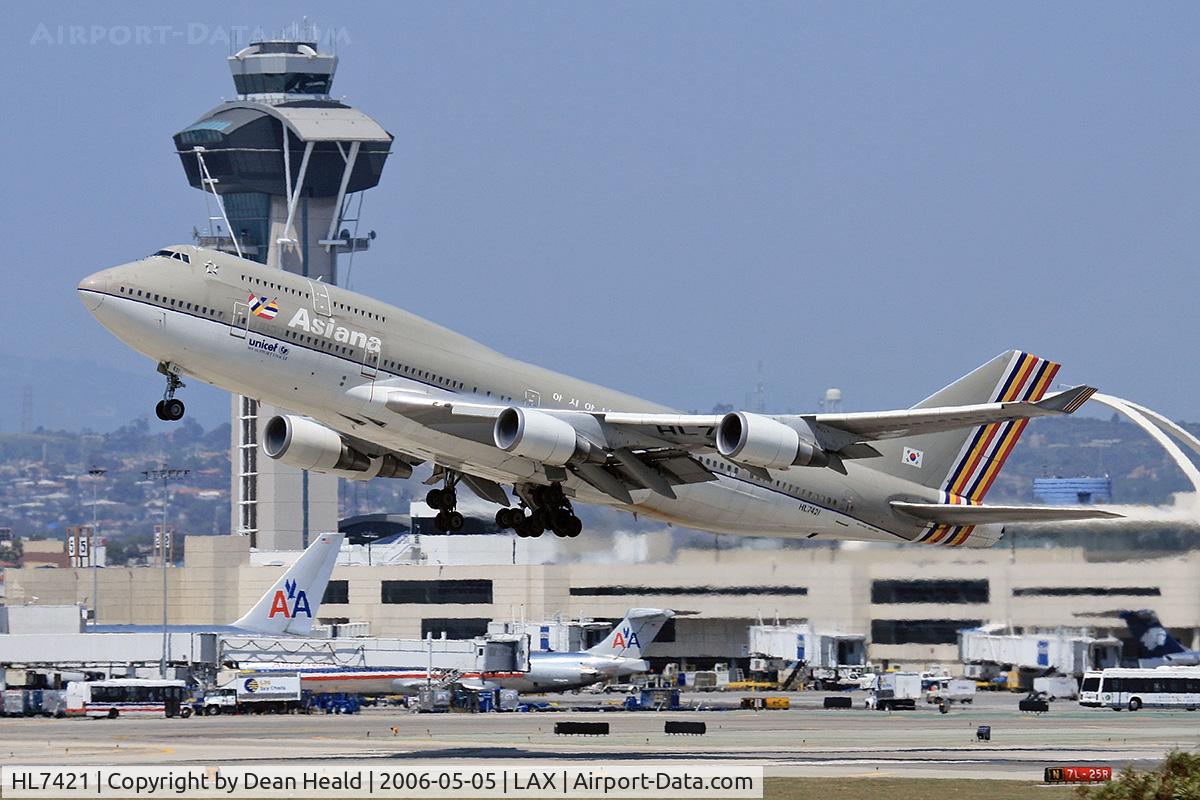 HL7421, 1996 Boeing 747-48EM C/N 25784, Asiana HL7421 (FLT AAR201) departing LAX RWY 25R enroute to Incheon Int'l (RKSI) - Seoul, Korea.