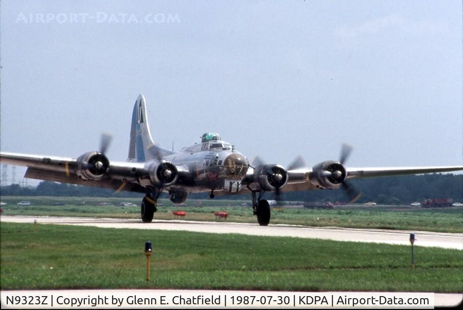 N9323Z, 1944 Boeing B-17G-85-DL Flying Fortress C/N 32155, Arriving for a visit