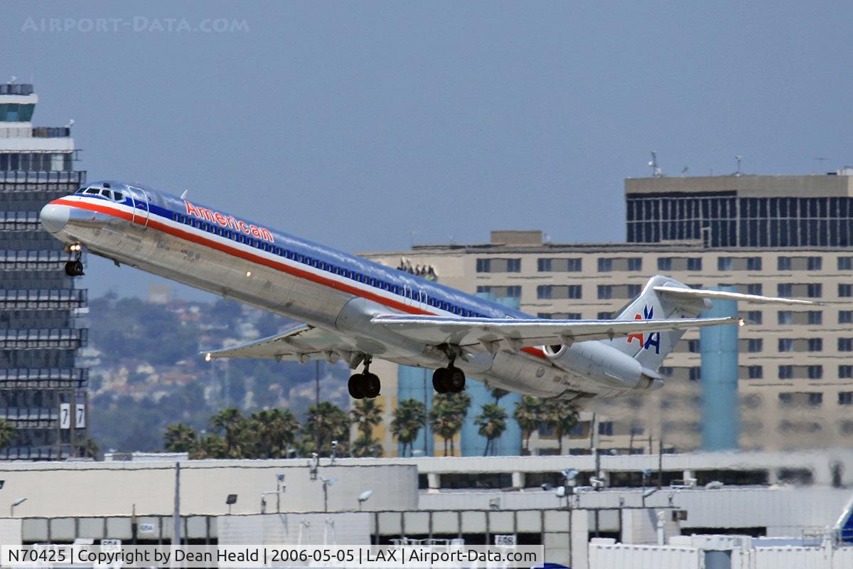 N70425, 1986 McDonnell Douglas MD-82 (DC-9-82) C/N 49337, American Airlines N70425 (FLT AAL1744) departing RWY 25R enroute to Chicago Ohare Int'l (KORD), Illinois.
