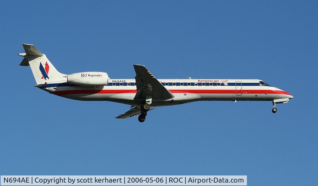 N694AE, 2004 Embraer ERJ-145LR (EMB-145LR) C/N 14500869, landing 22