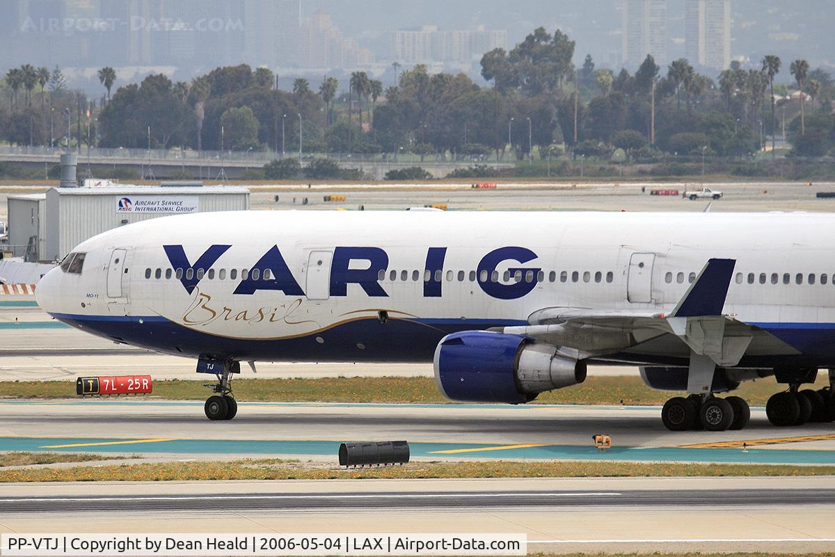 PP-VTJ, 1991 McDonnell Douglas MD-11 C/N 48455, Close-up of Varig PP-VTJ (FLT VRG8836) on taxiway Tango, about to cross RWY 25R, after arrival on RWY 25L from Guarulhos Int'l (SBGR) - Sao Paulo, Brazil.