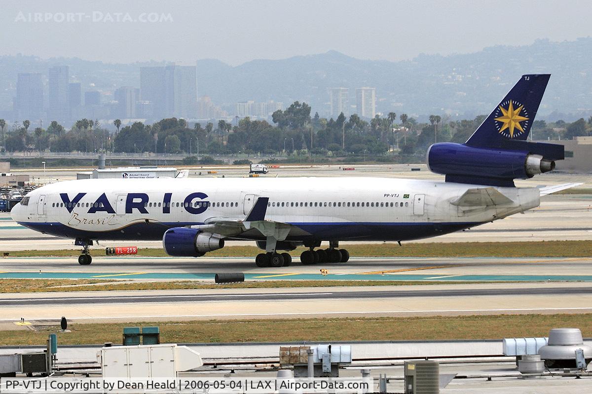PP-VTJ, 1991 McDonnell Douglas MD-11 C/N 48455, Varig PP-VTJ (FLT VRG8836) on taxiway Tango, about to cross RWY 25R, after arrival on RWY 25L from Guarulhos Int'l (SBGR) - Sao Paulo, Brazil.