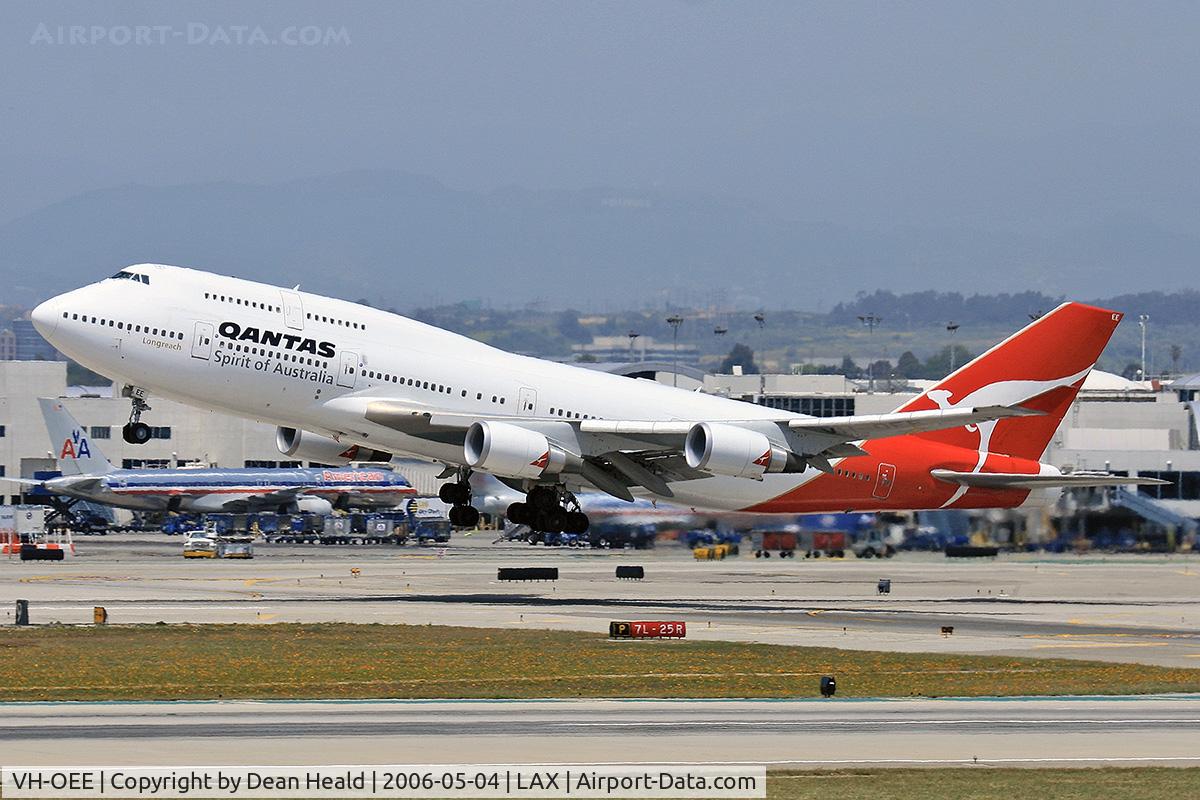VH-OEE, 2002 Boeing 747-438/ER C/N 32909, Qantas VH-OEE (FLT QFA8) departing RWY 25R enroute to Sydney Int'l (YSSY).