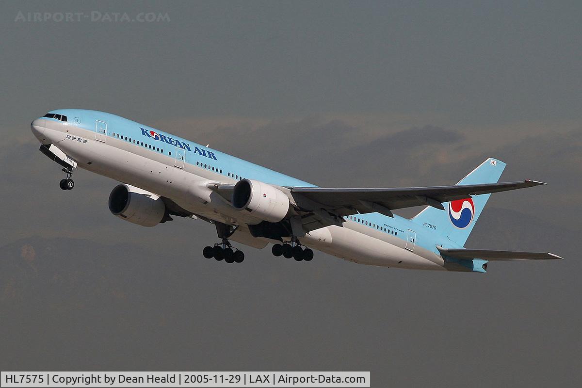 HL7575, 2000 Boeing 777-2B5/ER C/N 28445, Korean Air HL7575 departing RWY 25R enroute to Seoul, Korea.