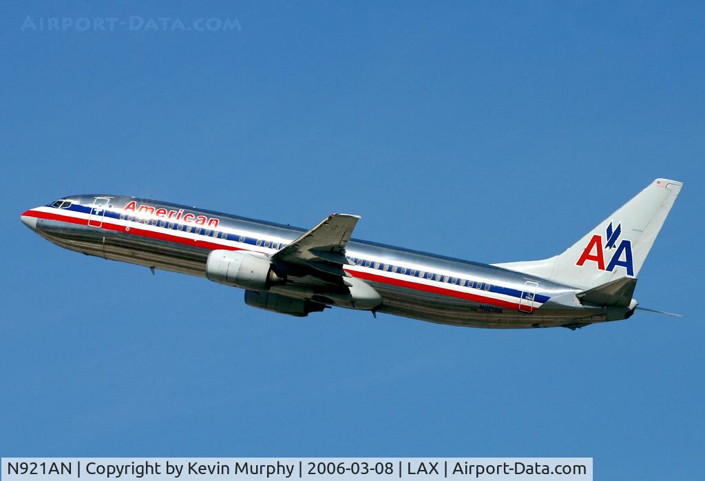 N921AN, 1999 Boeing 737-823 C/N 29522, AA's bare paint scheme still looks great.