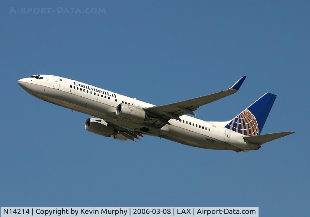 N14214, 1998 Boeing 737-824 C/N 28774, Conti's 737 zooming out of LA.