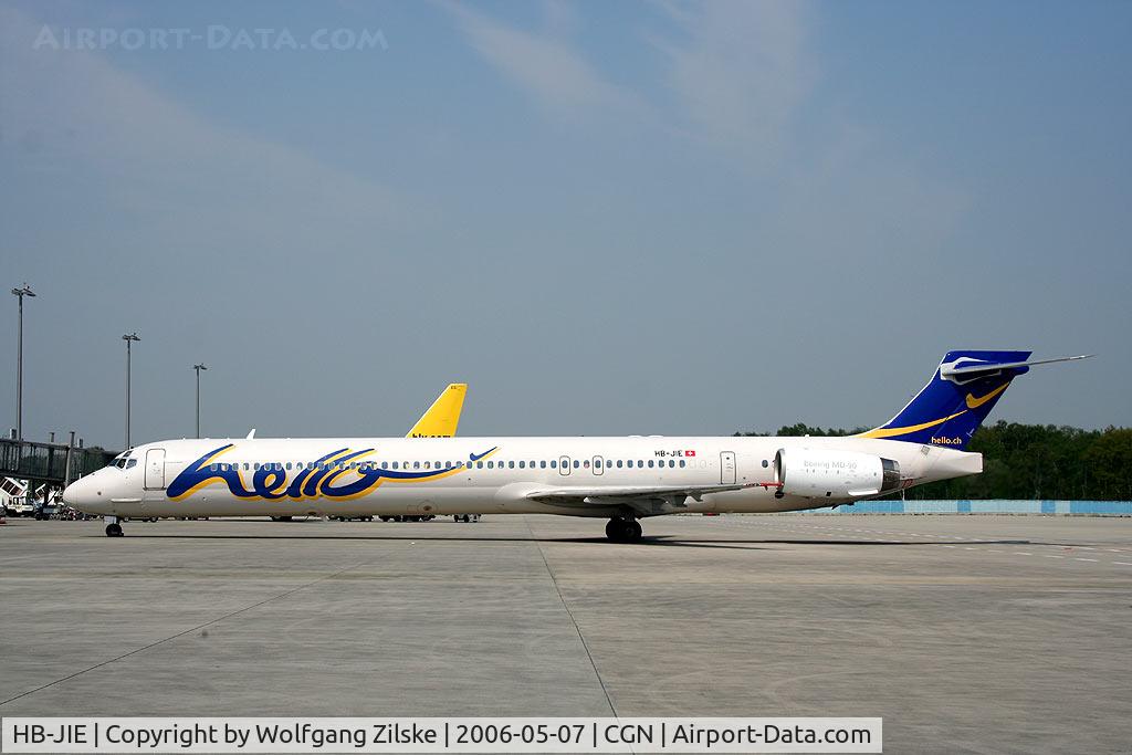 HB-JIE, 1996 McDonnell Douglas MD-90-30 C/N 53461, visitor