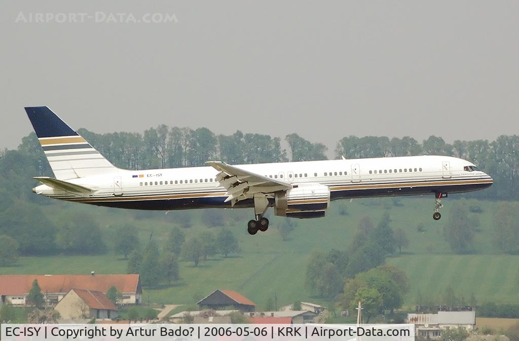 EC-ISY, 1993 Boeing 757-256 C/N 26241, Hola Airlines - landing on rwy 07