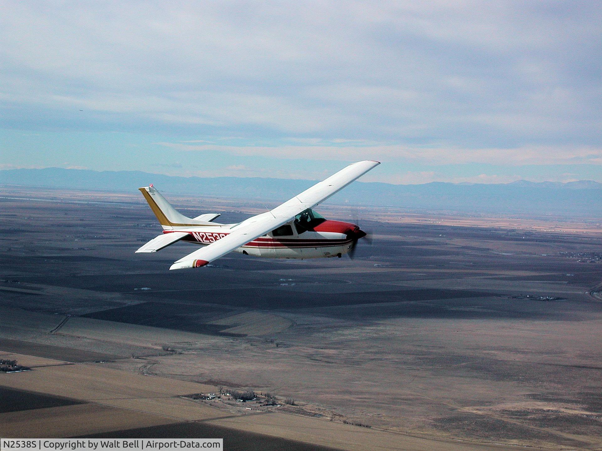 N2538S, 1976 Cessna T210L Turbo Centurion C/N 21061322, Over Front Range east of Denver, Colorado